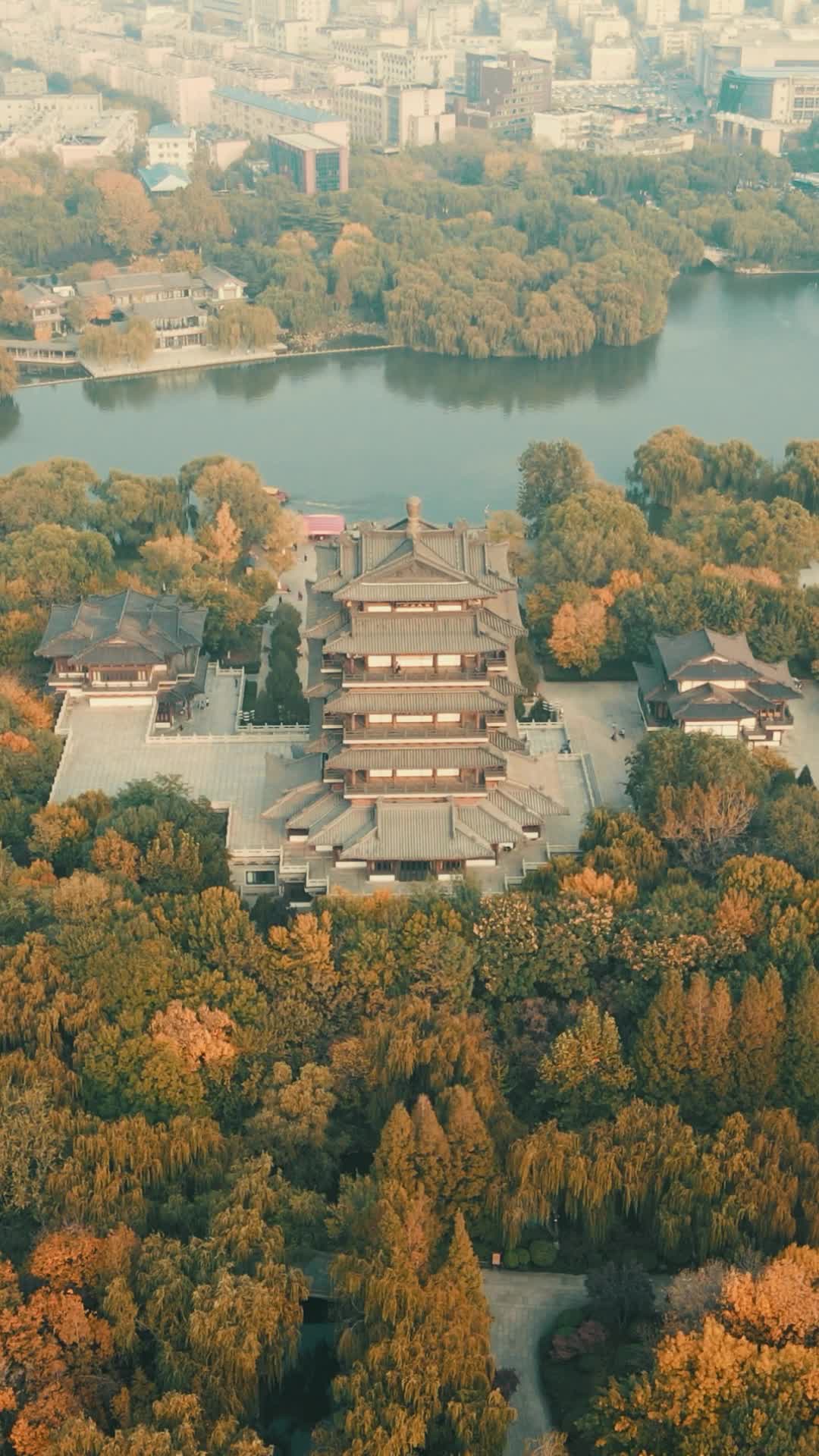 山东济南大明湖5A景区全景航拍视频的预览图