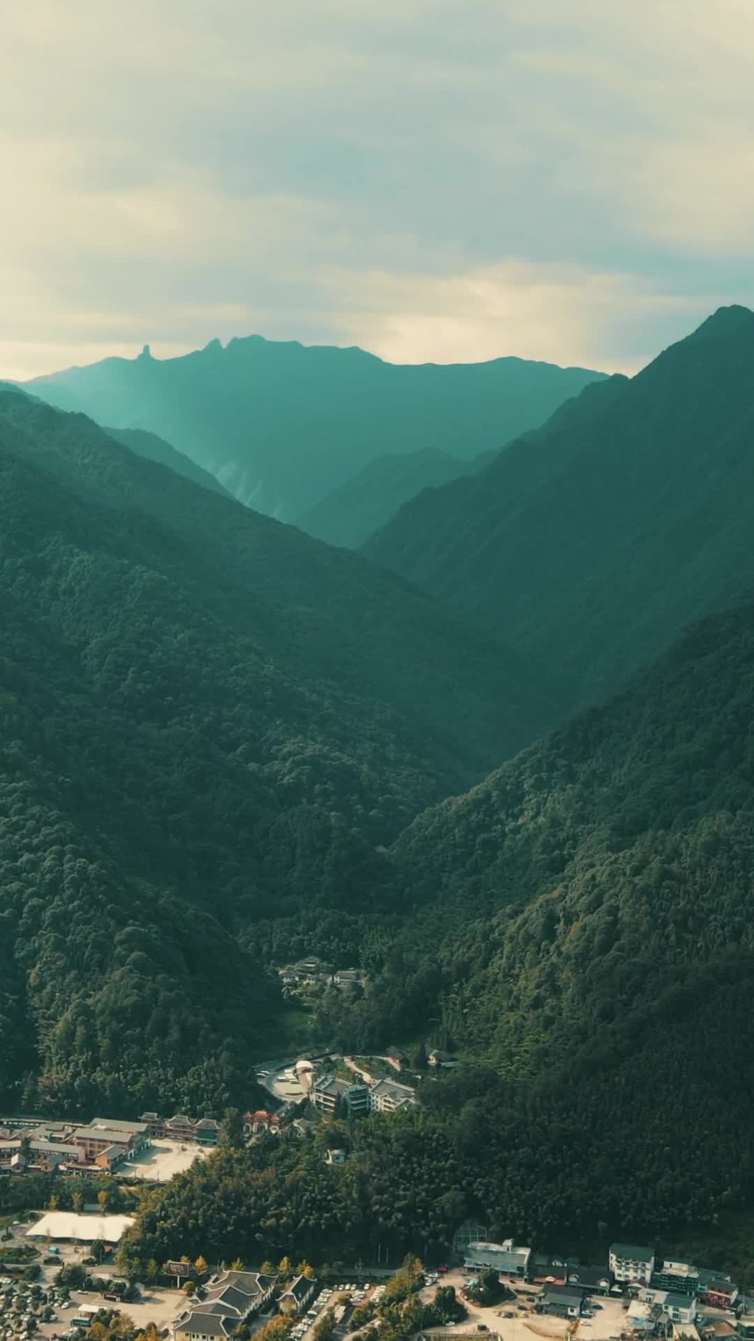贵州铜仁梵净山5A景区竖屏全景视频的预览图