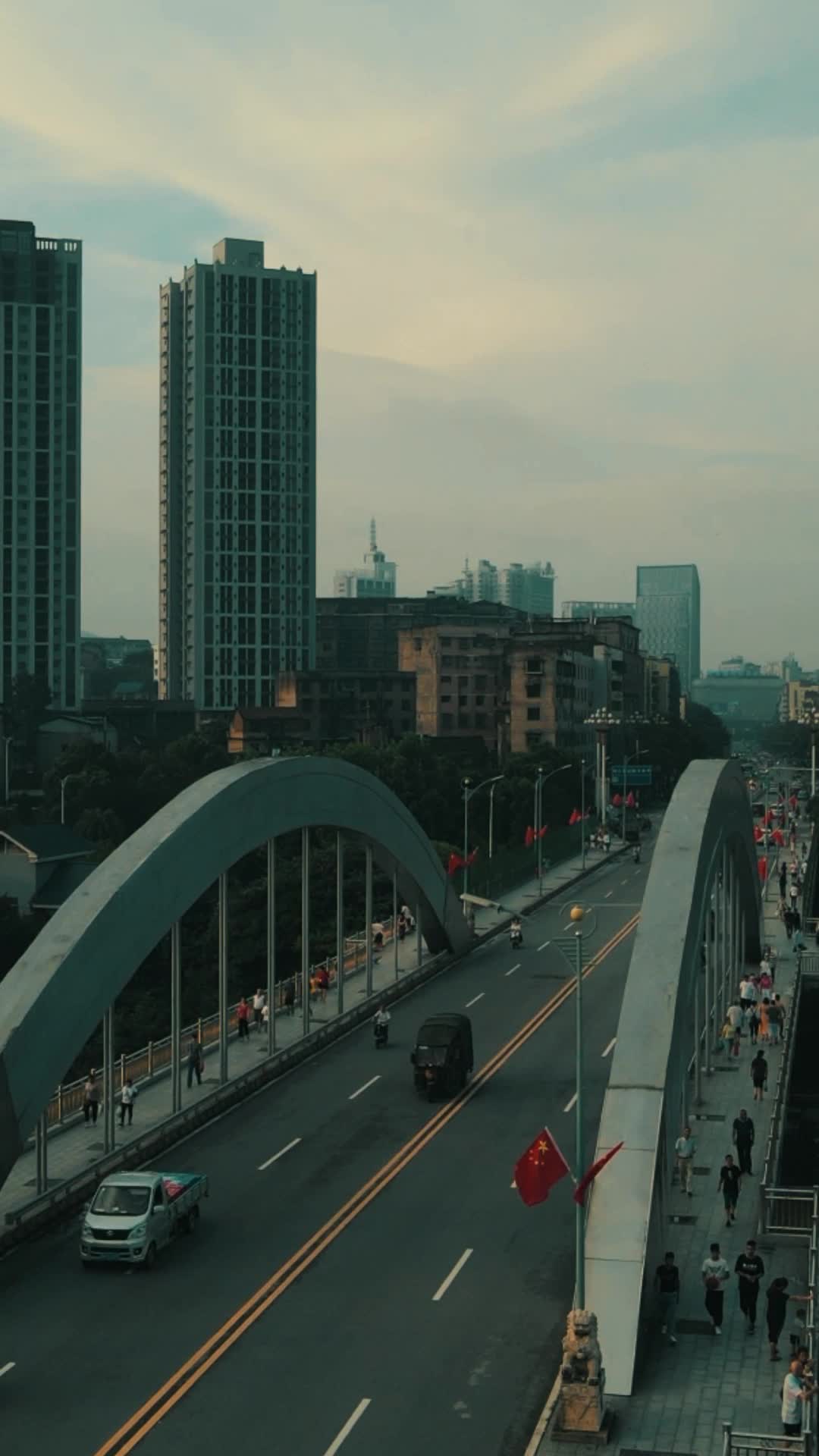 航拍湖南怀化舞水河大桥竖屏视频的预览图