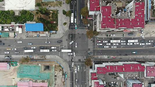 航拍山东青岛交通大道车流视频的预览图