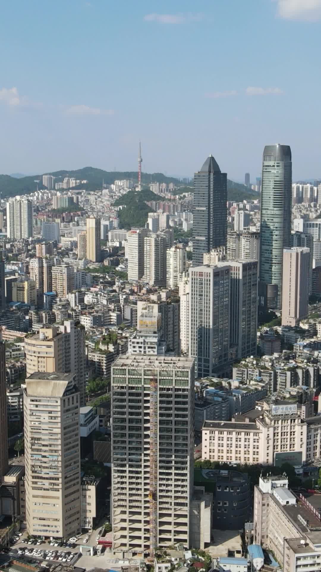 城市密集高楼建筑竖屏航拍视频的预览图