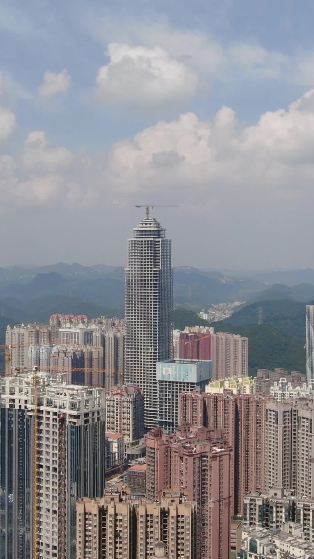 城市密集高楼建筑竖屏航拍视频的预览图