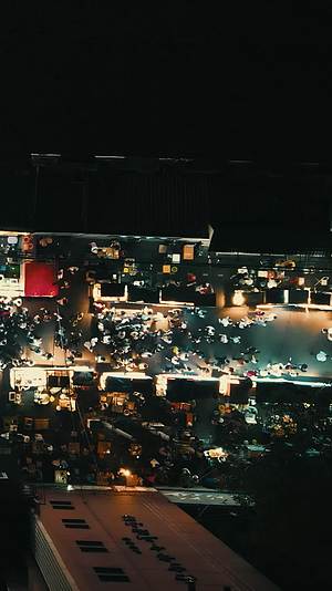 南宁中山路美食街夜景航拍视频的预览图