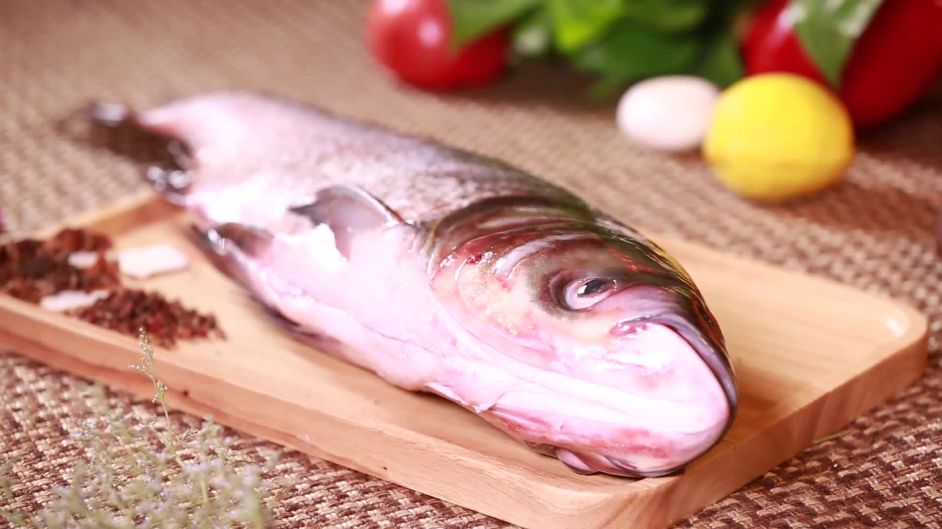 胖头鱼鲢鱼视频的预览图
