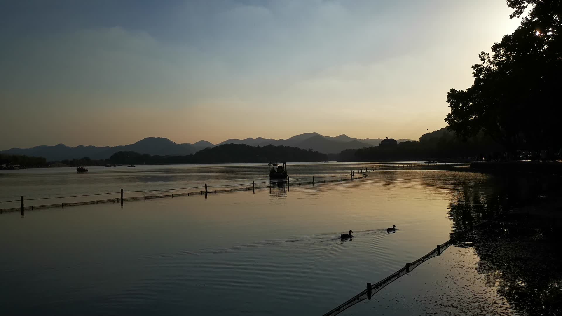 杭州西湖5A景区视频的预览图