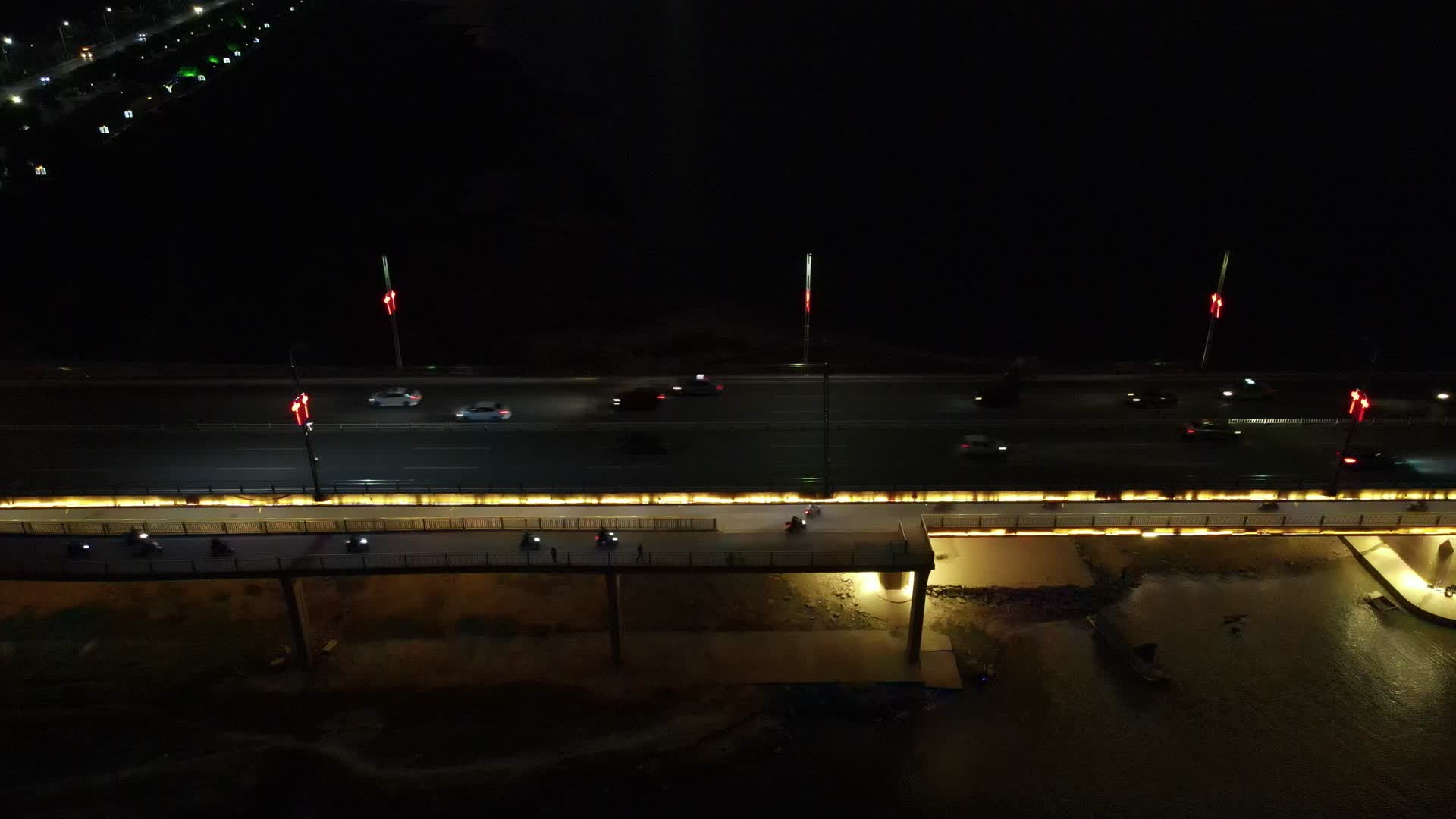 江西南昌大桥夜景航拍视频的预览图