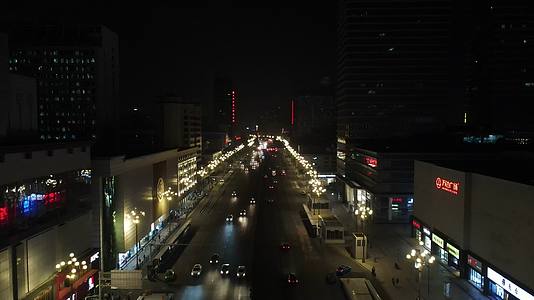江西南昌八一大道夜景交通航拍视频的预览图