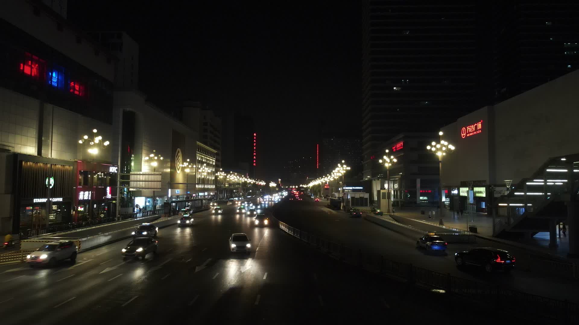江西南昌八一大桥交通夜景航拍视频的预览图