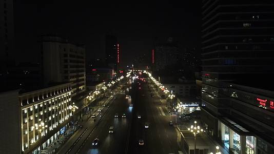 江西南昌八一大道夜景交通航拍视频的预览图