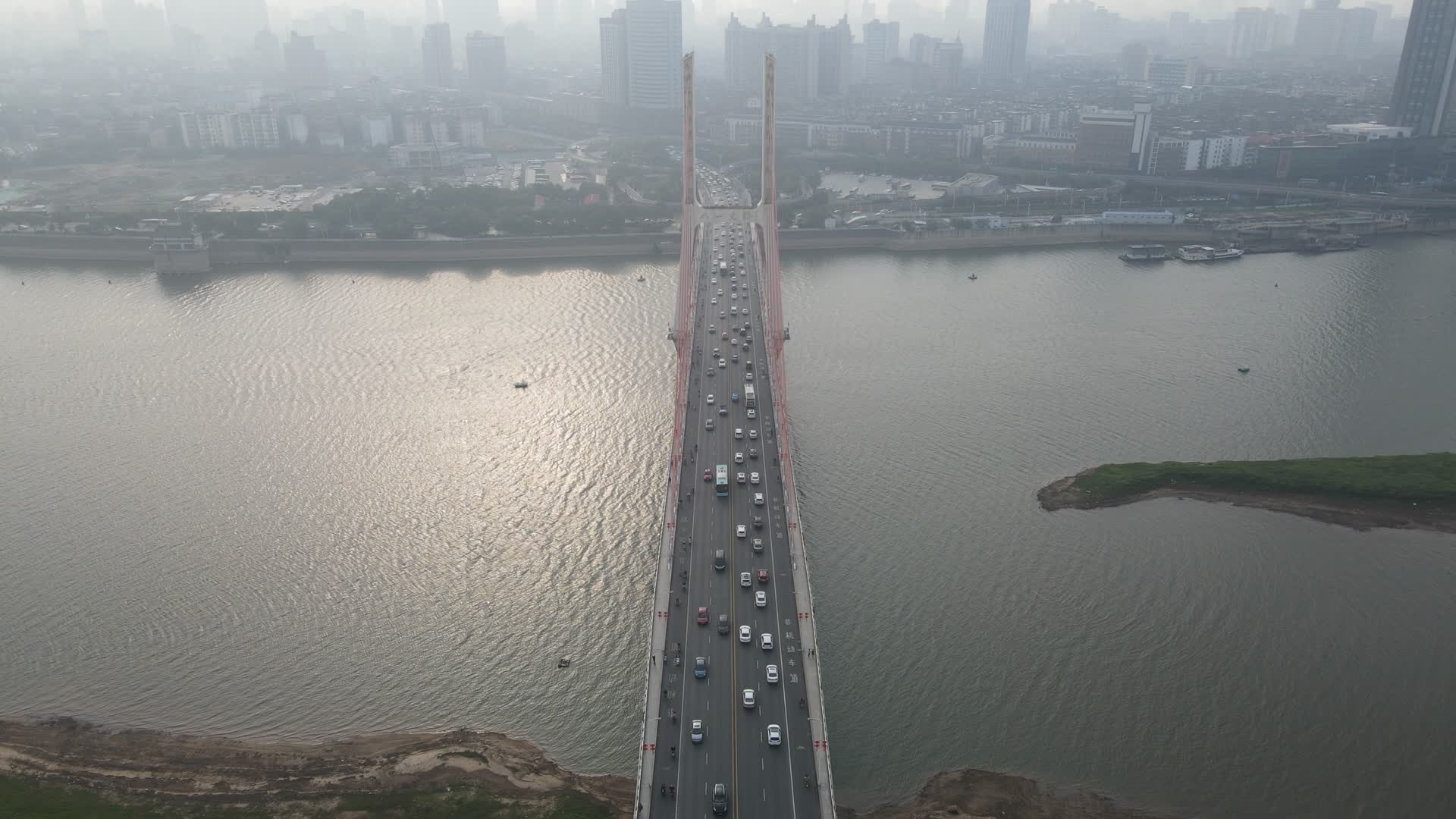 江西南昌八一大桥航拍视频的预览图