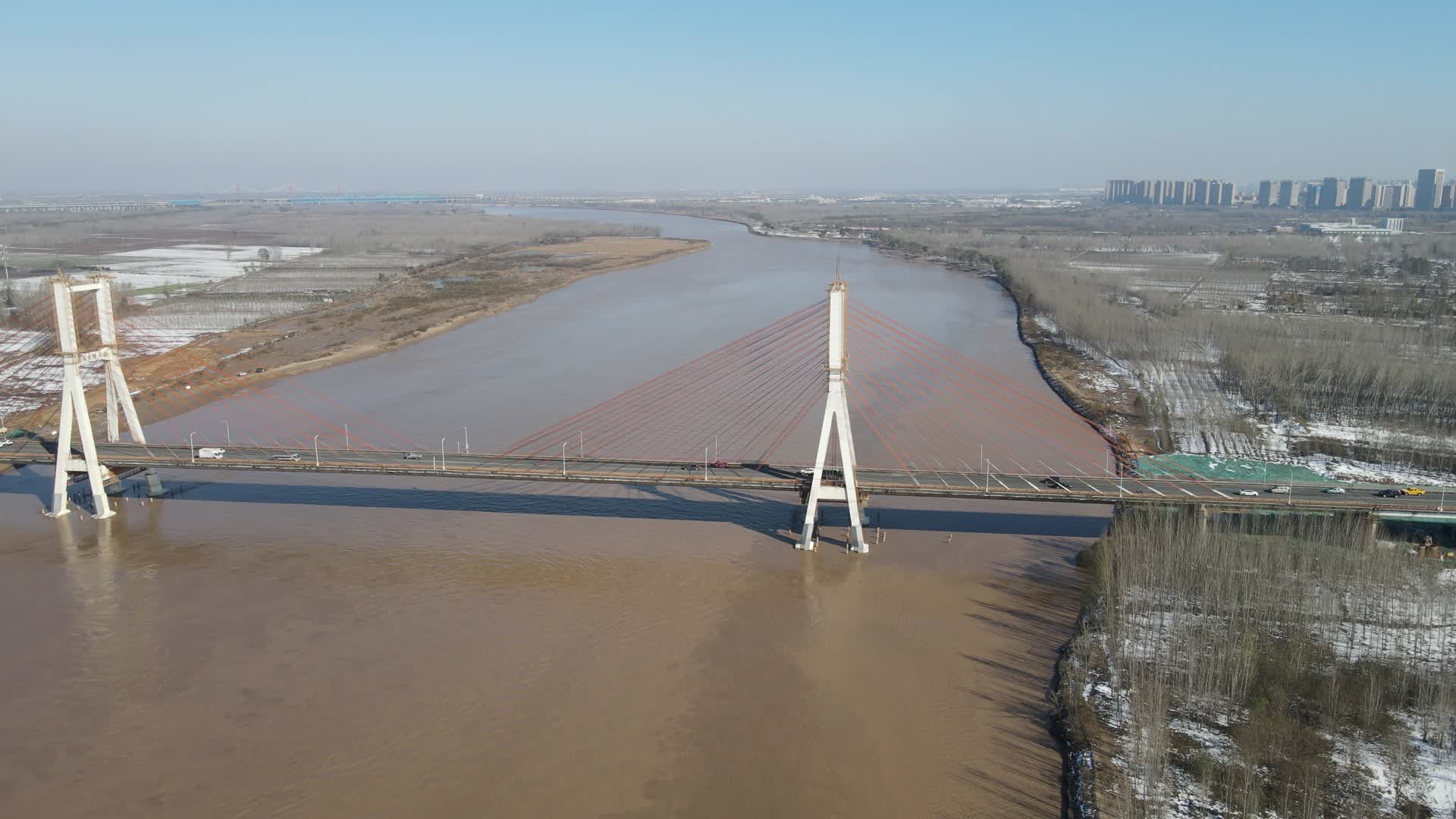 航拍山东济南黄河大桥视频的预览图