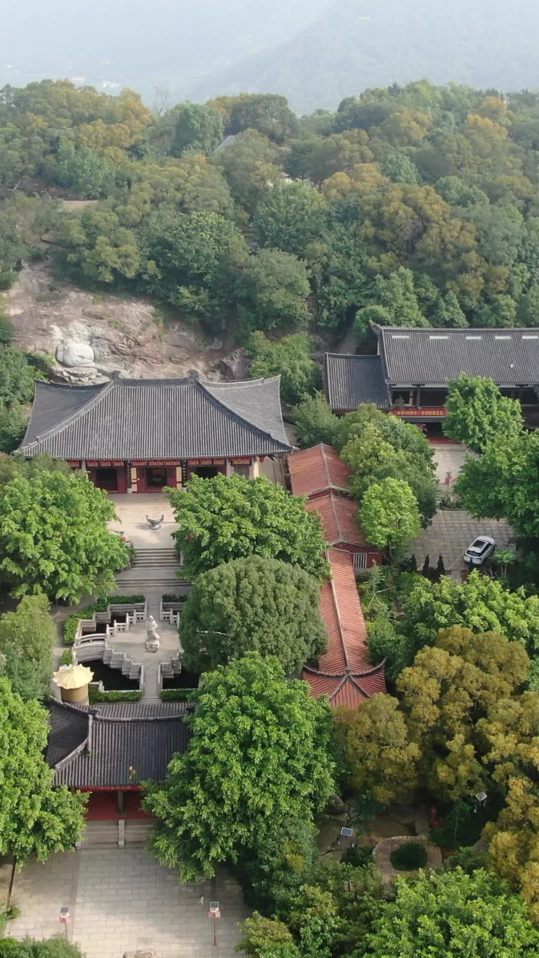 航拍福建泉州清源山南台寺视频的预览图