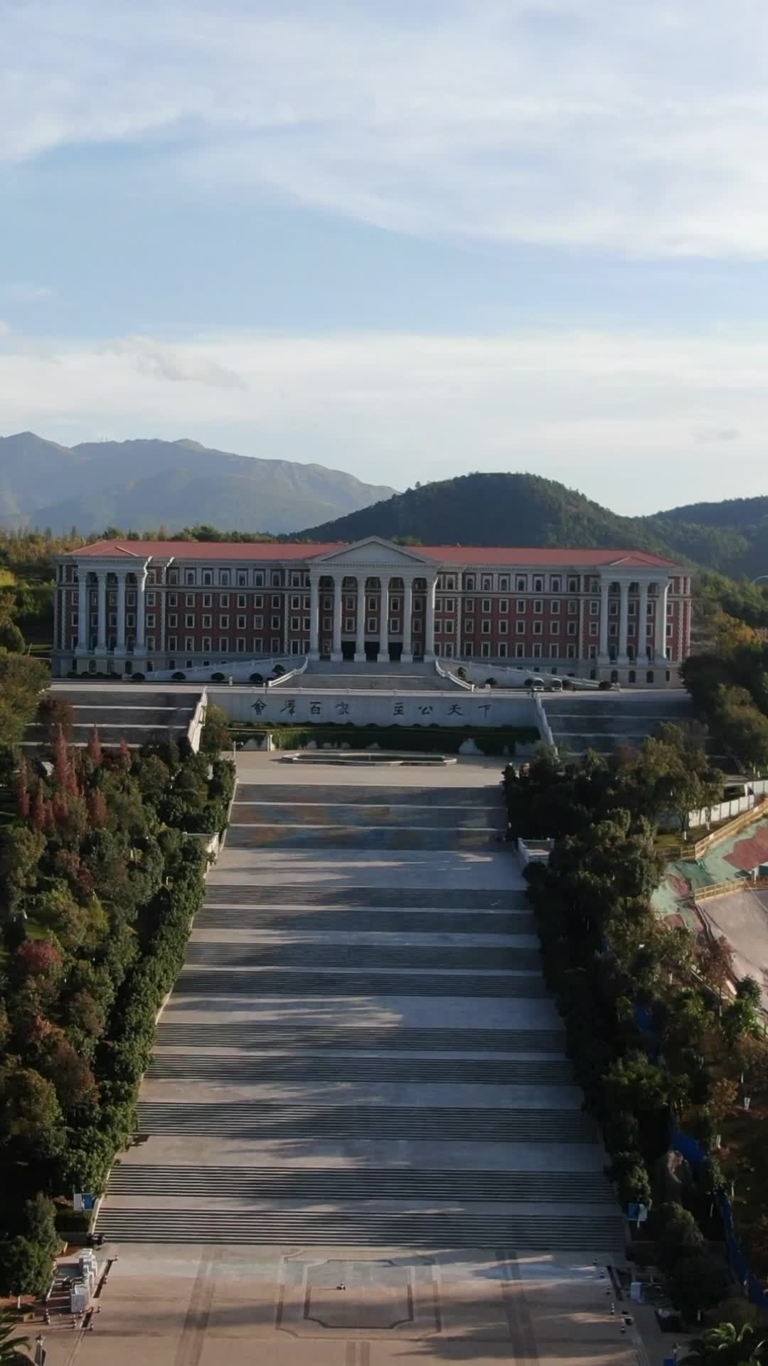 航拍云南昆明大学城竖屏视频的预览图