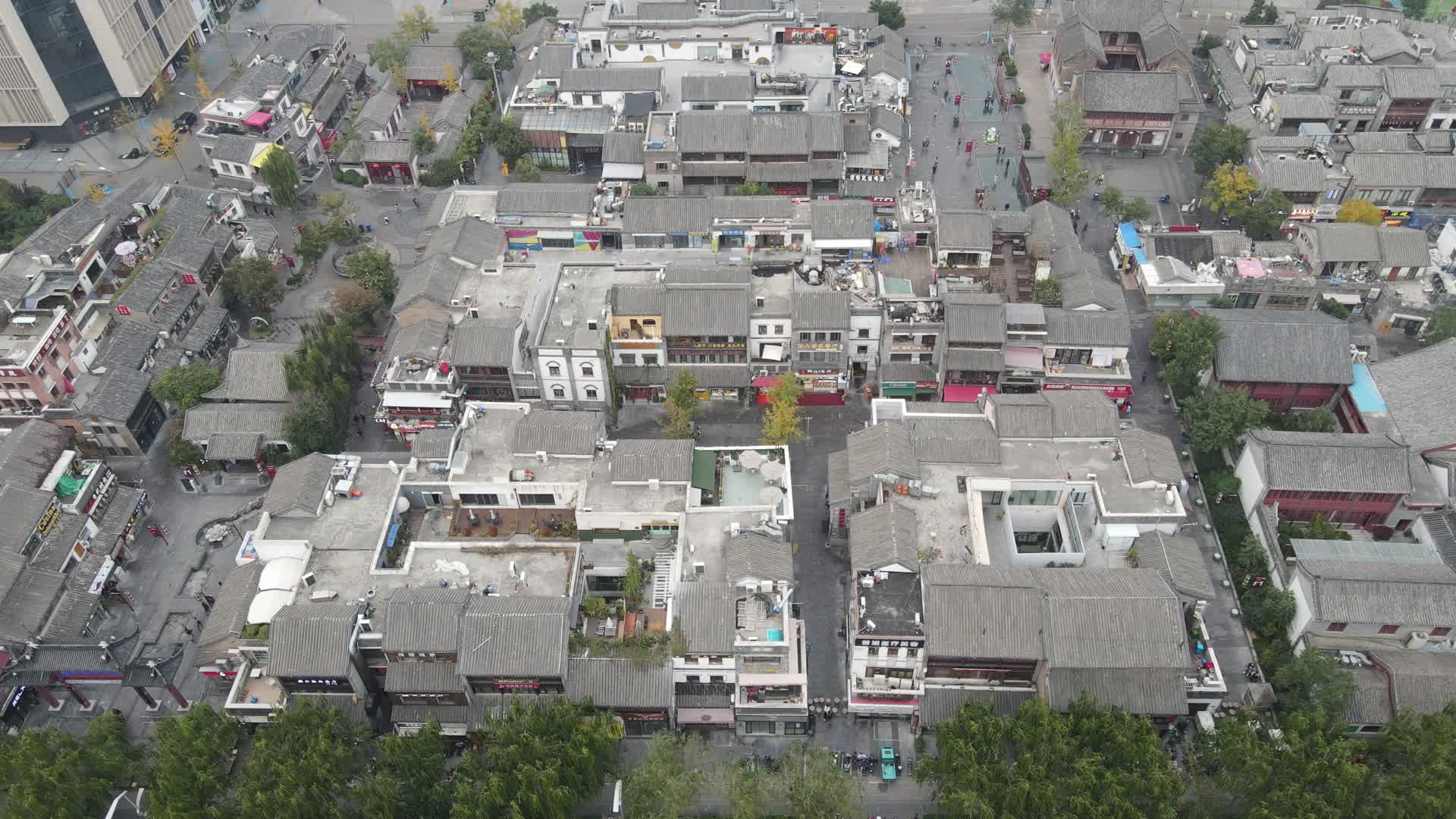 航拍山东济南宽厚里美食街视频的预览图
