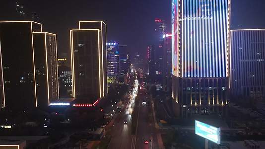 航拍山东济南经十路万象城夜景视频的预览图