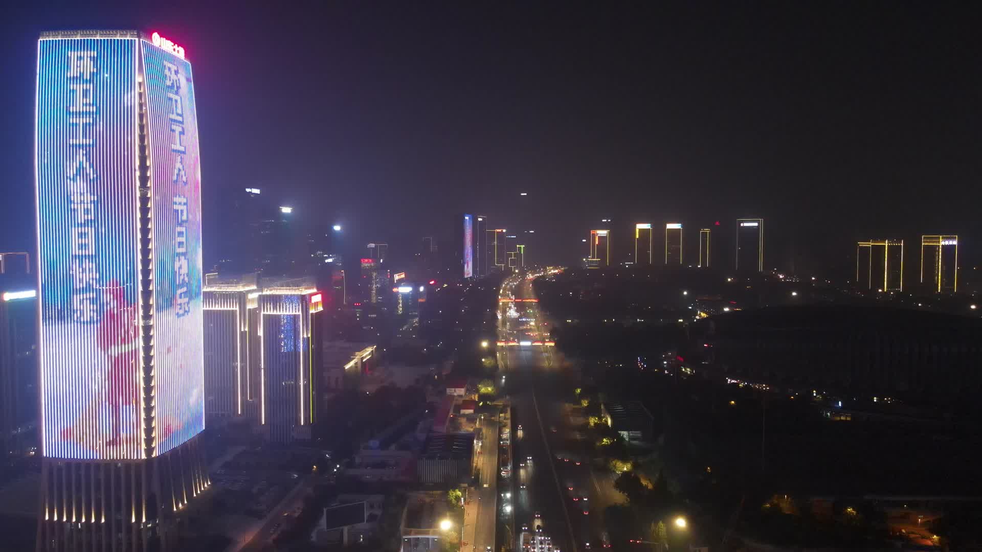 航拍山东济南奥体中心经十路新城夜景视频的预览图