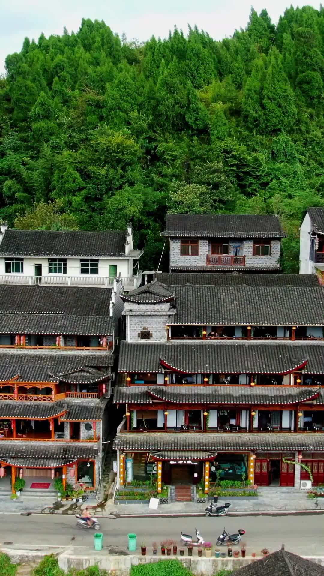 航拍湖南湘西凤凰古城古建筑视频的预览图