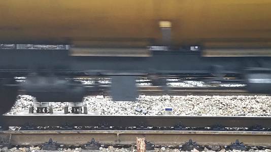 实拍行驶的火车交通运输视频的预览图