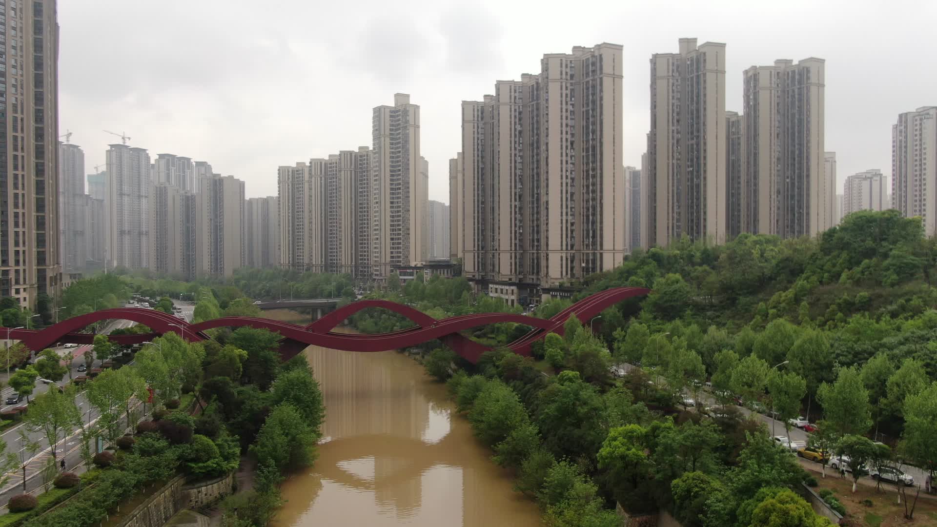 航拍湖南长沙网红中国结桥梁视频的预览图