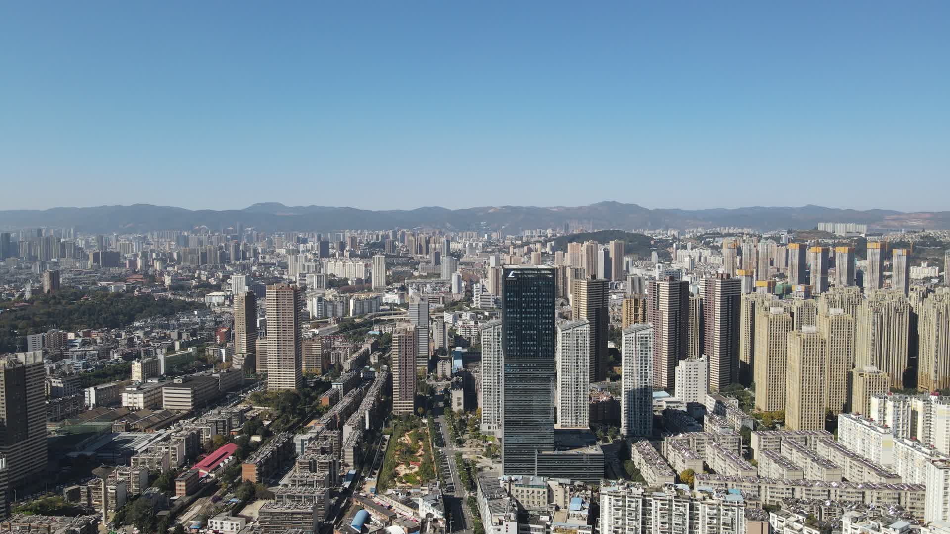 航拍云南昆明城市风光视频的预览图