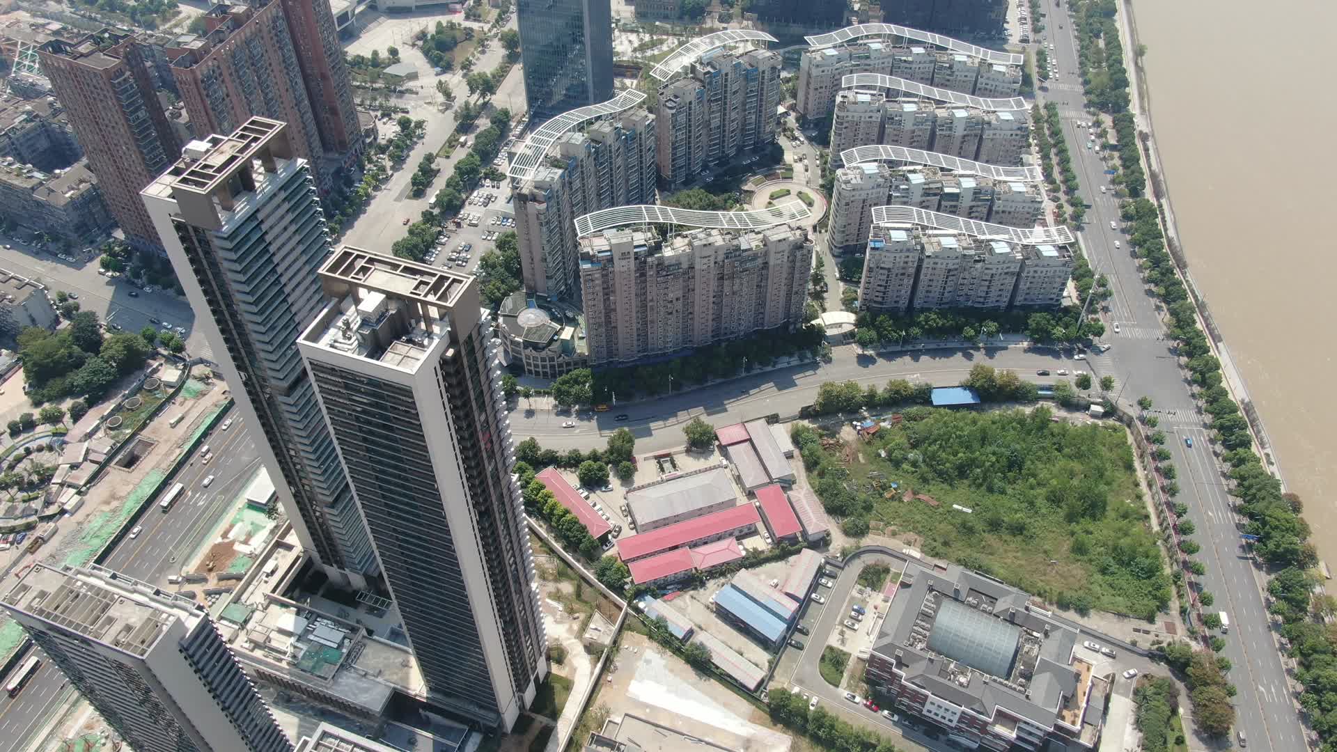 航拍湖北武汉武昌高楼视频的预览图