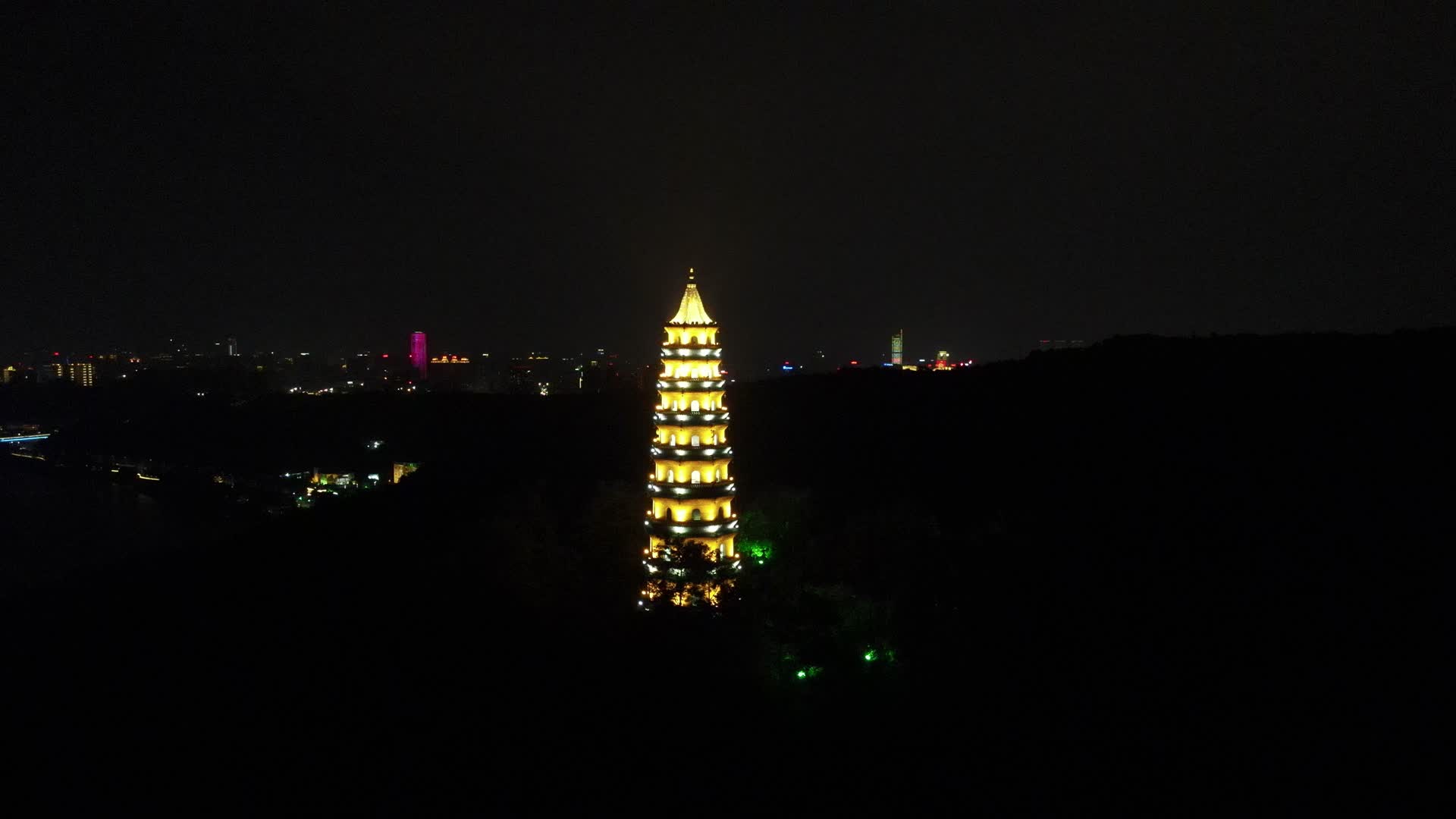 航拍广西南宁城市夜景龙象塔视频的预览图