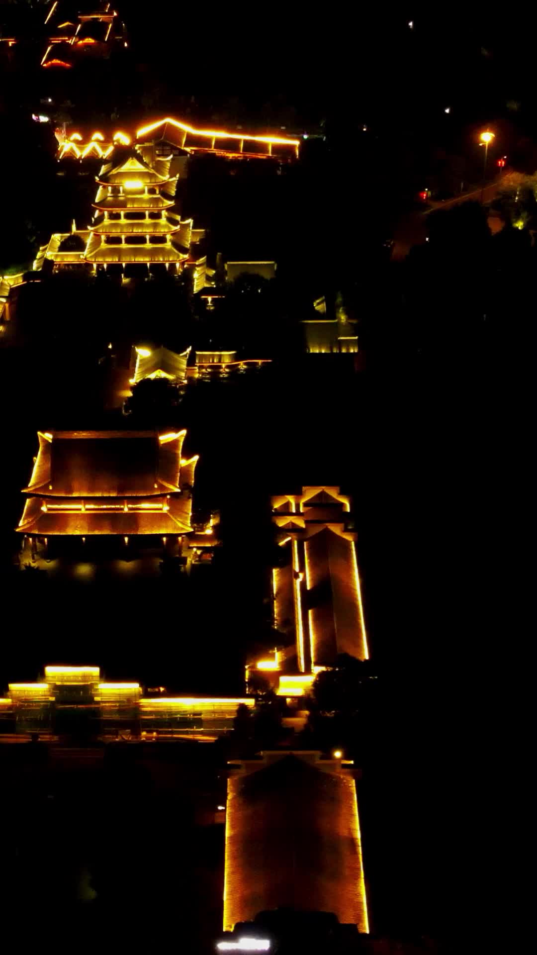 航拍湖南岳阳楼景区夜景视频的预览图