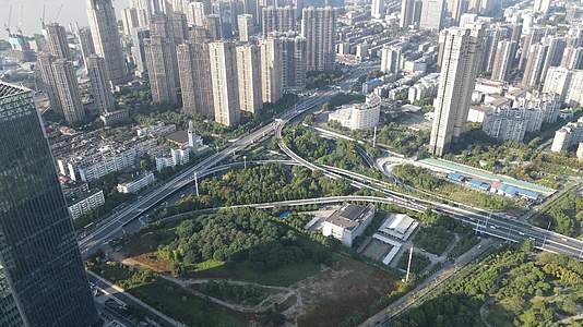 航拍湖北武汉城市立交桥交通视频的预览图
