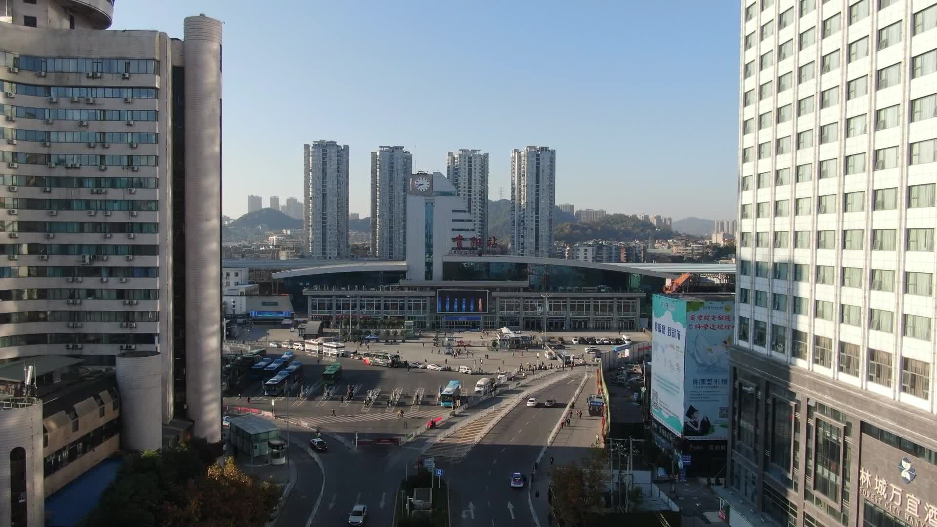 航拍贵州贵阳火车站视频的预览图
