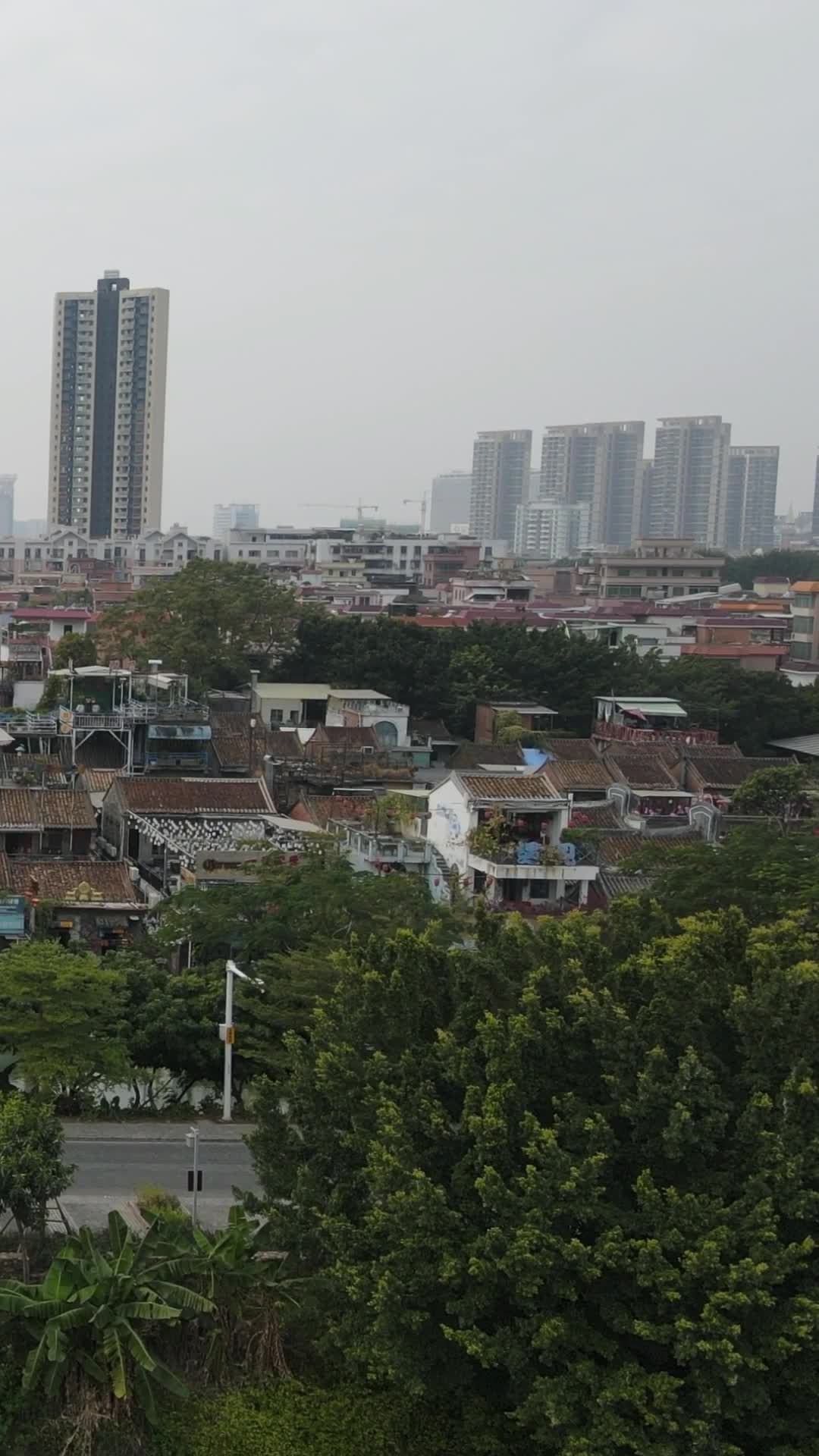 航拍广东东莞城市建设视频的预览图