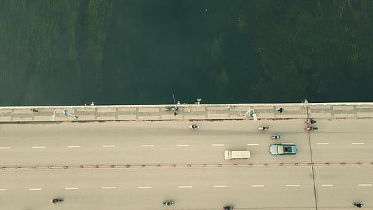 广西桂林漓江大桥航拍视频的预览图