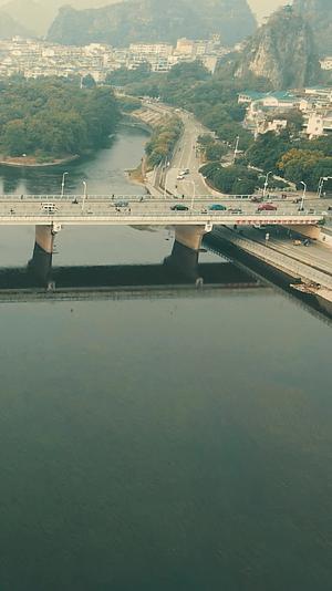 航拍广西桂林漓江大桥视频的预览图