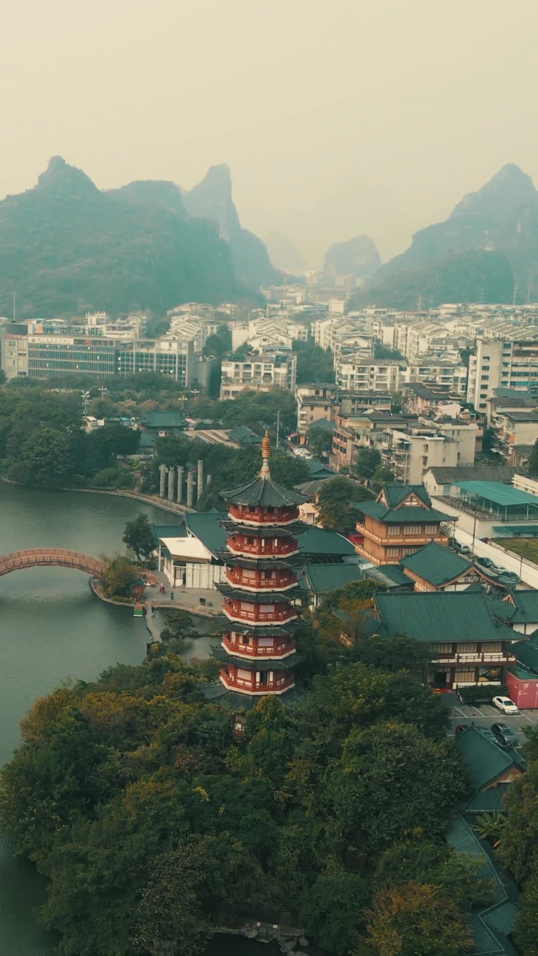 航拍广西桂林山水风光青橙调色视频的预览图