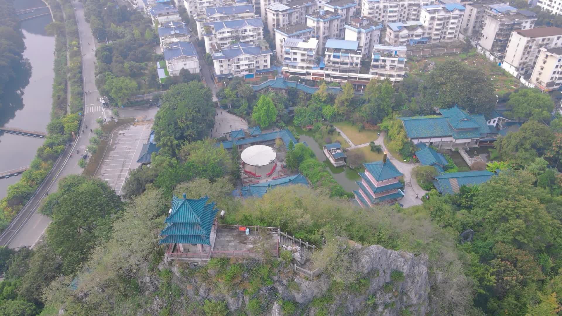 航拍广西桂林叠彩山5A景区视频的预览图