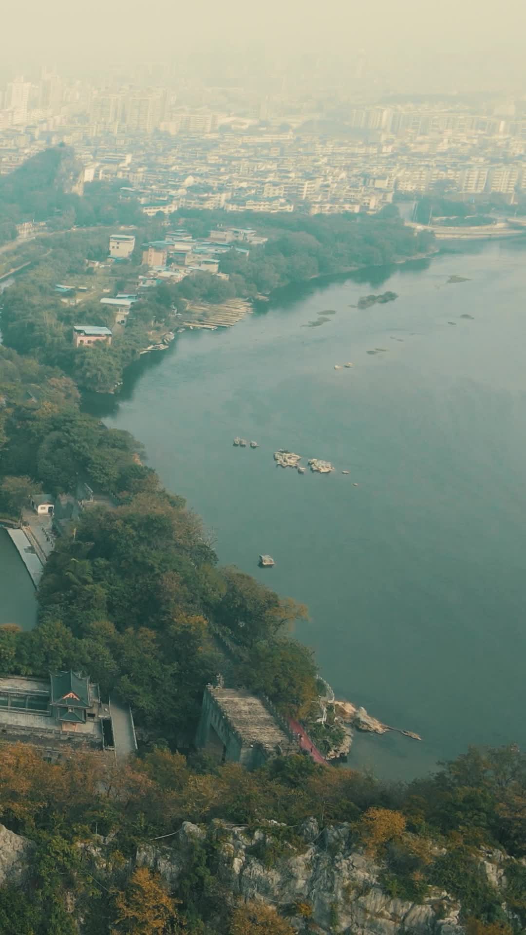 航拍广西漓江风光竖屏视频的预览图