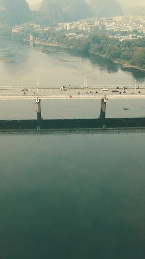 航拍广西桂林漓江大桥视频的预览图