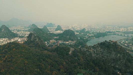 航拍广西桂林山水风光青橙调色视频的预览图