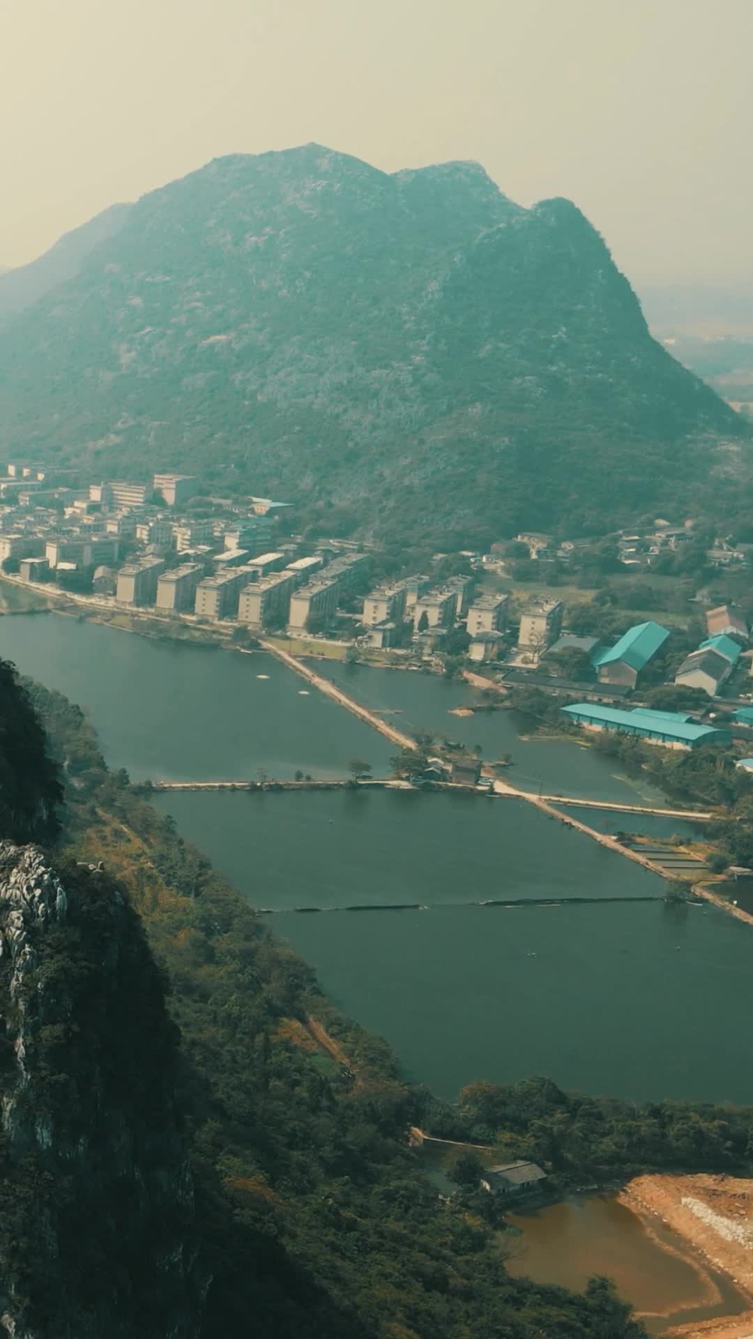 航拍广西桂林山水风光竖屏视频的预览图