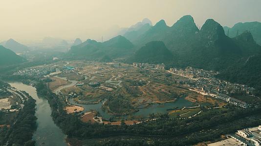 航拍广西桂林山水风光竖屏视频的预览图