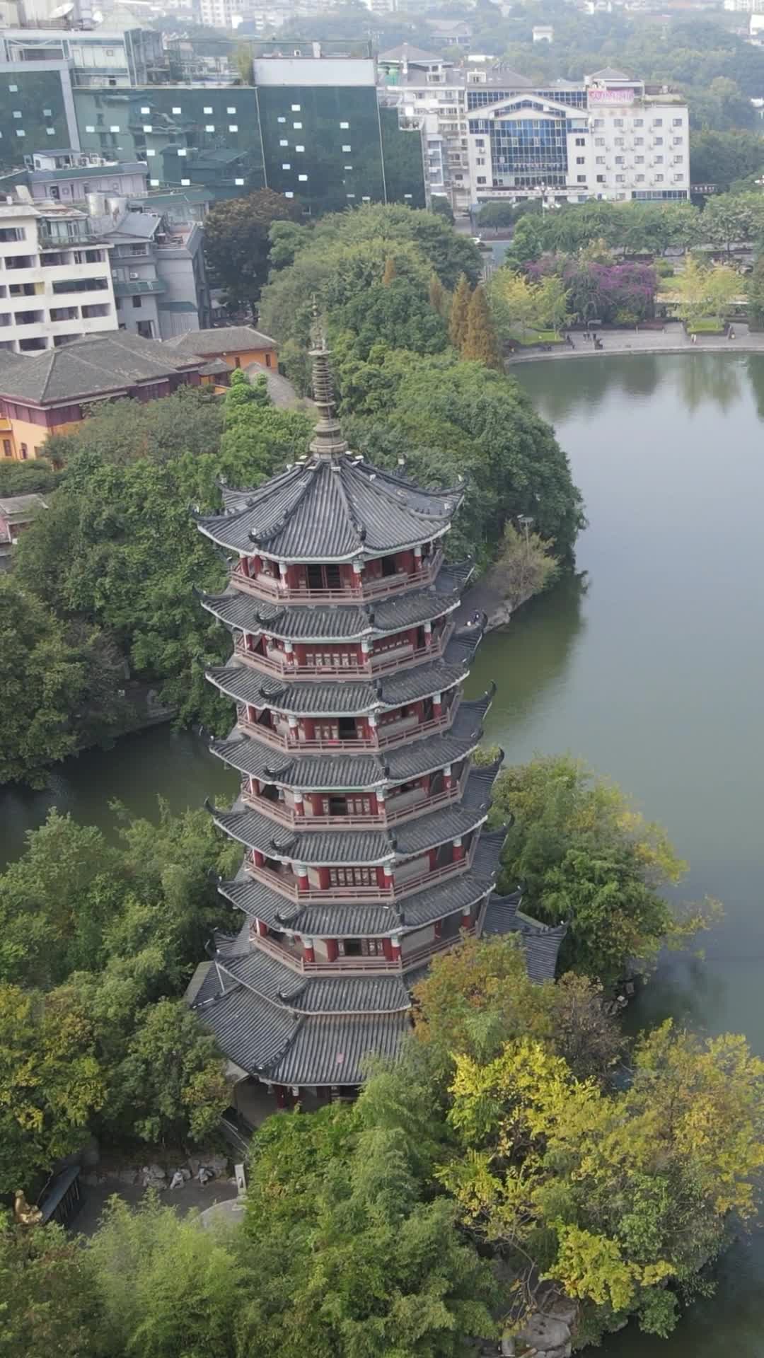 广西山水风光自然景色竖屏航拍视频的预览图
