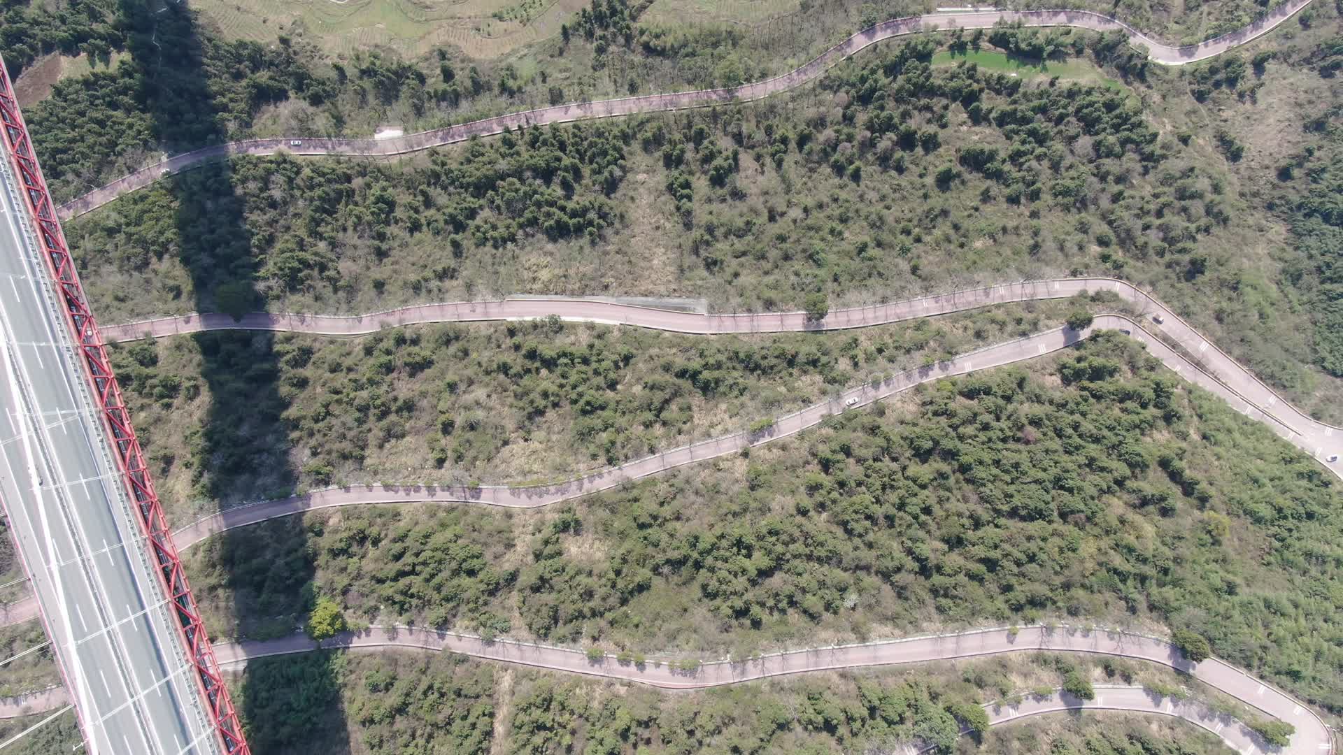 航拍湖南湘西矮寨奇观盘山公路视频的预览图