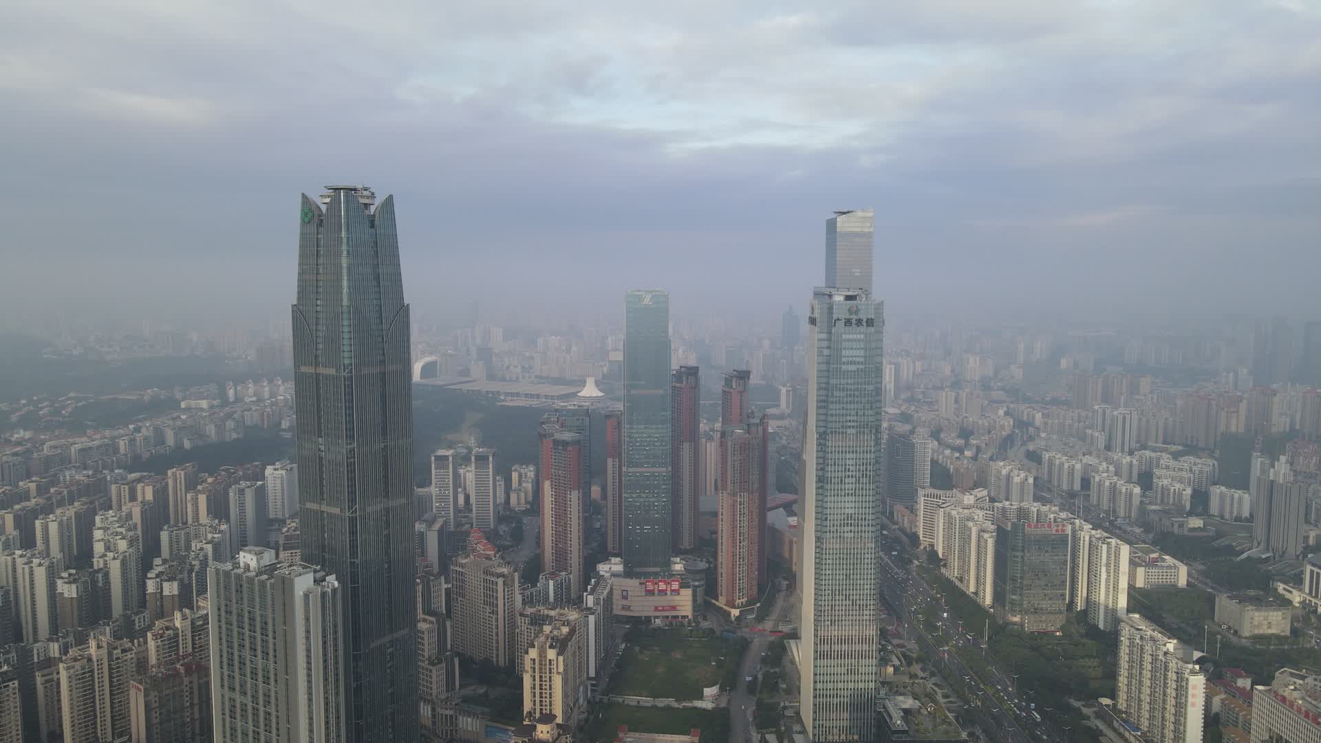 航拍广西南宁东盟商区视频的预览图