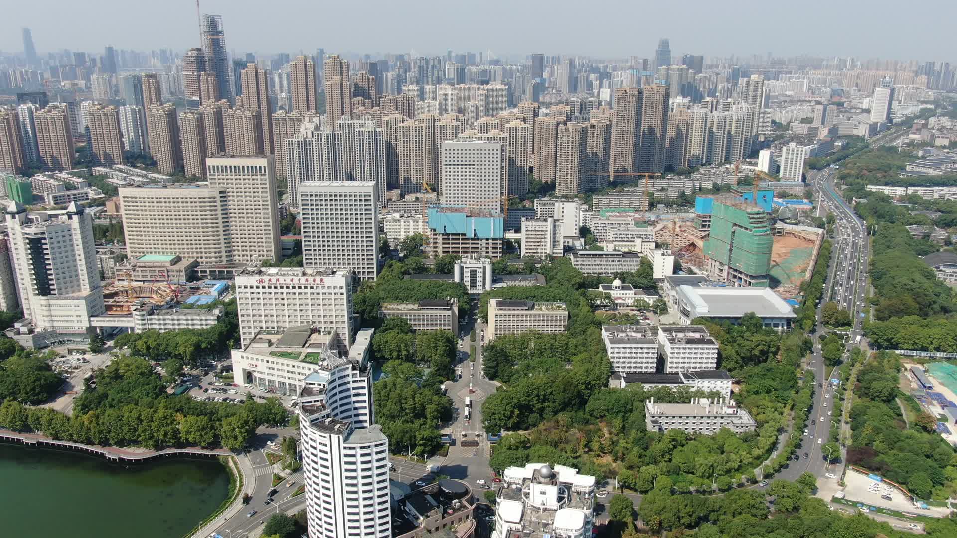 航拍湖北武汉武昌城市高楼视频的预览图