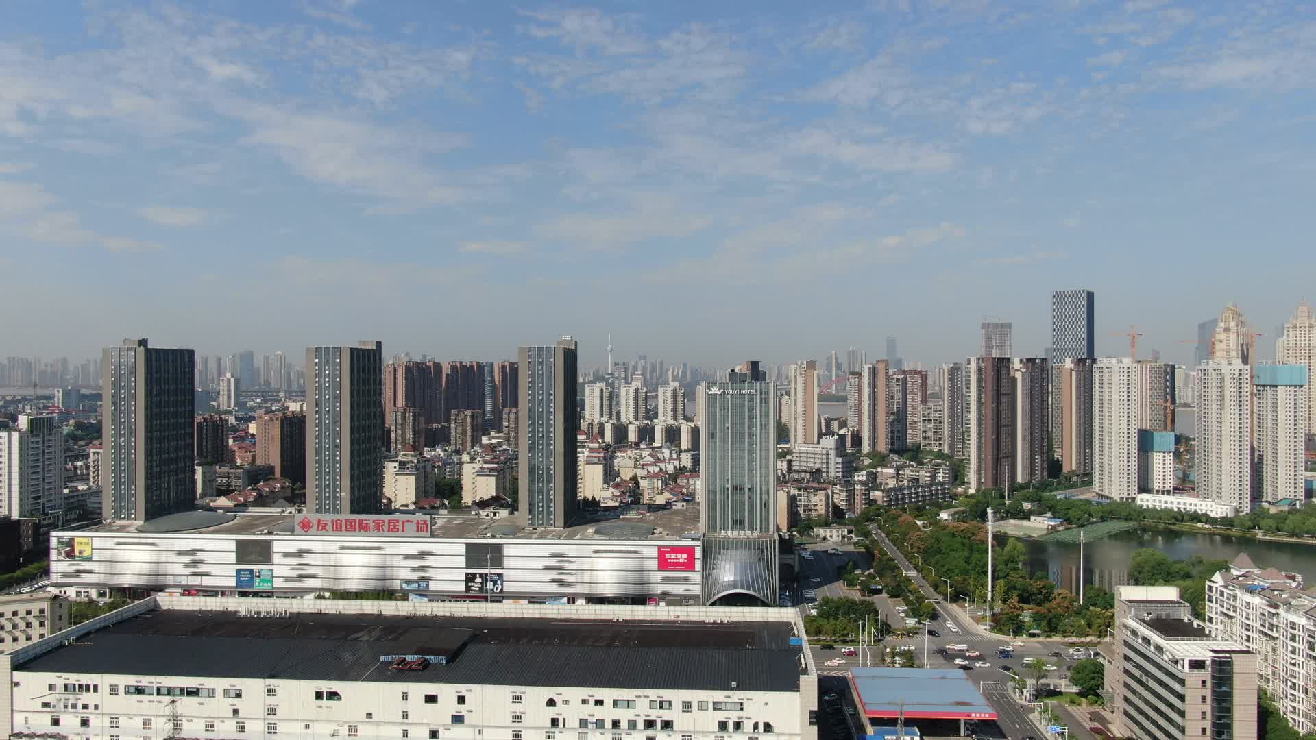 航拍湖北武汉友谊国际家居广场视频的预览图