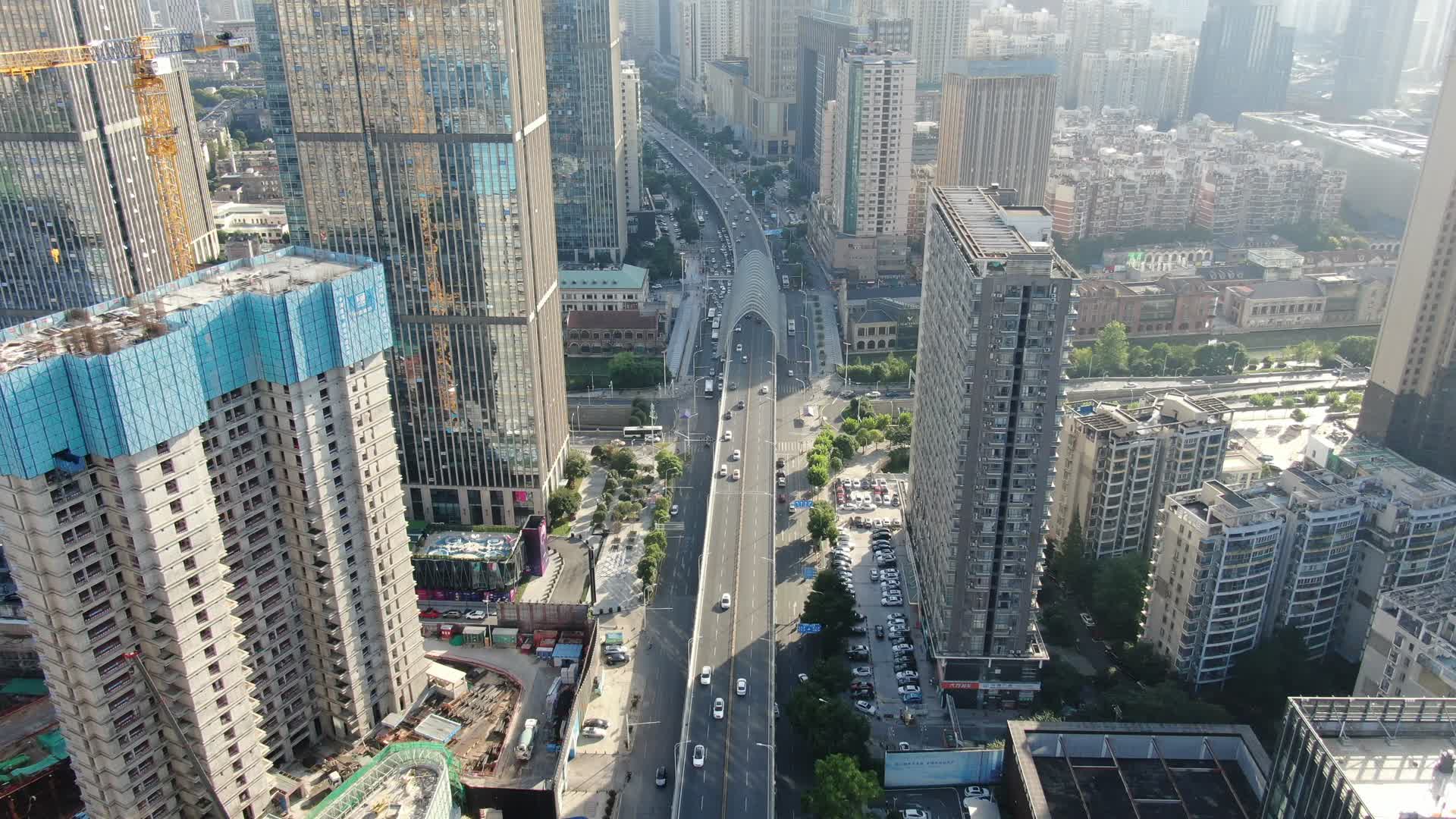 航拍湖北武汉中北路高架桥视频的预览图