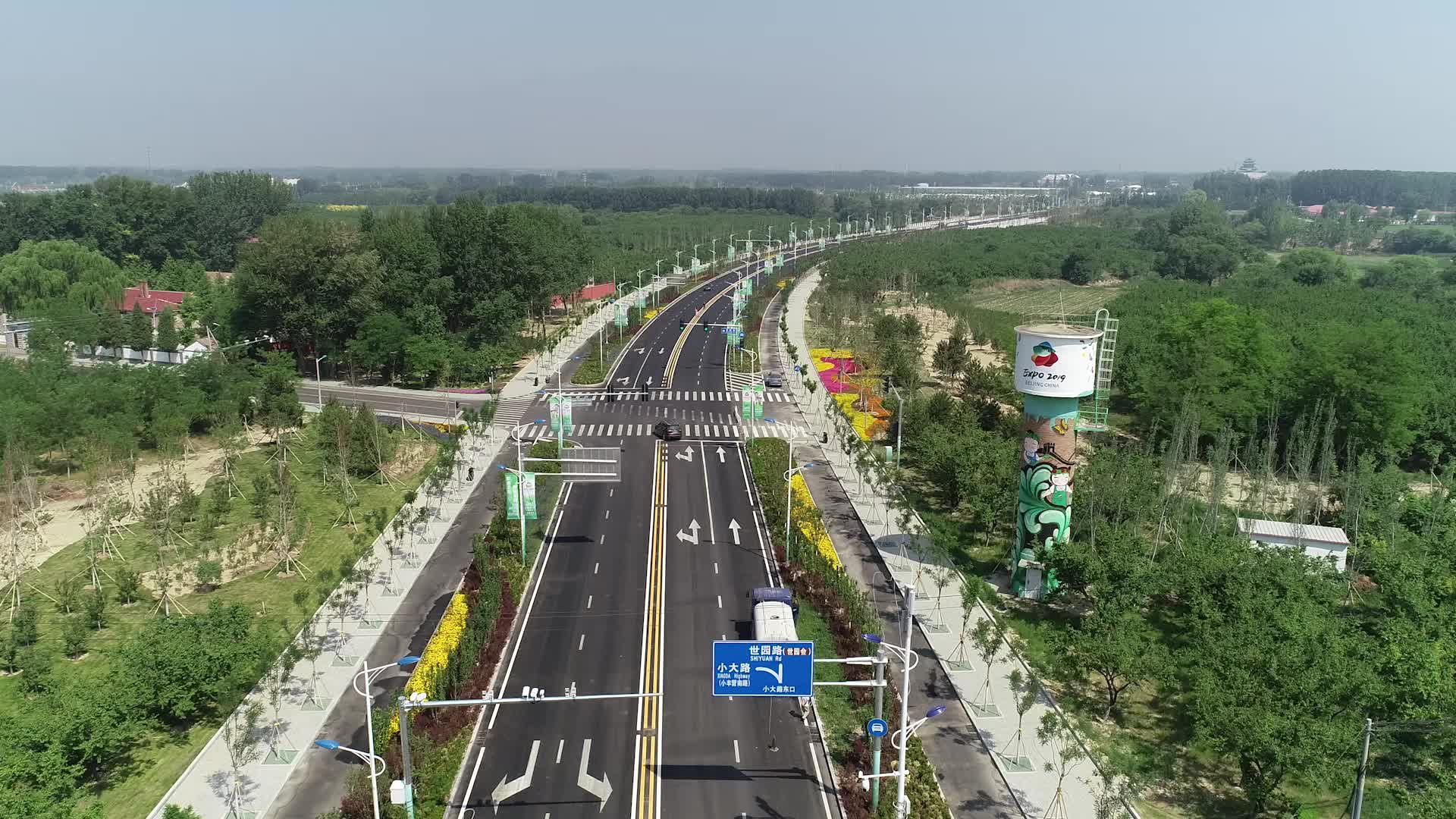 北京延庆河道路航拍视频的预览图
