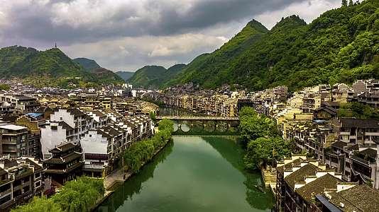 4K延时航拍贵州镇远古城美景视频的预览图