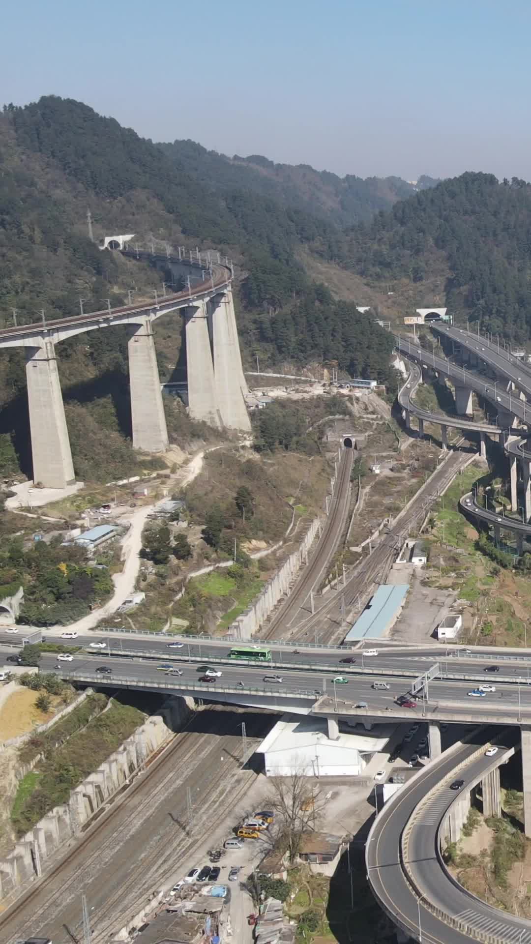 贵阳黔春立交桥交通视频的预览图