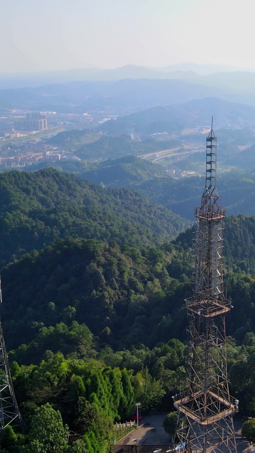 航拍湖南怀化中坡山森林公园电视塔视频的预览图