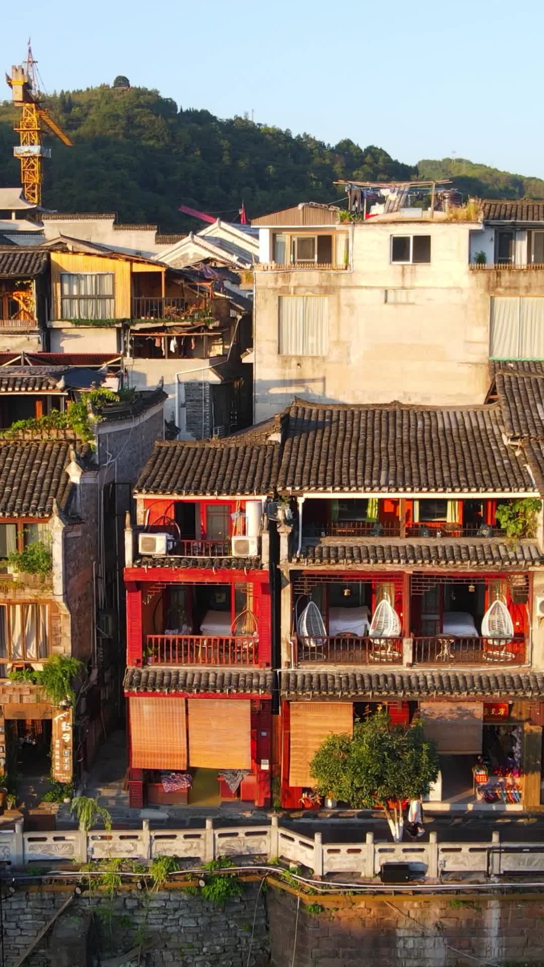 航拍湖南湘西凤凰古城古建古街视频的预览图